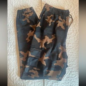 Zyia Camo Cargo Joggers NWOT